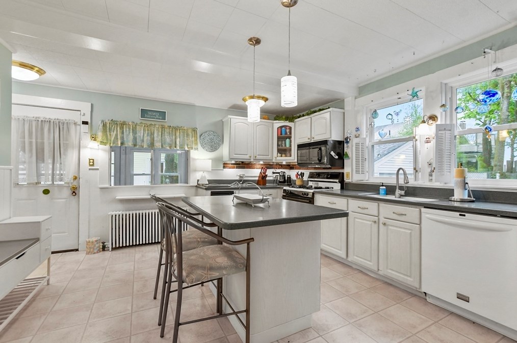 300 Billings St, Quincy MA 02171-1803 exterior