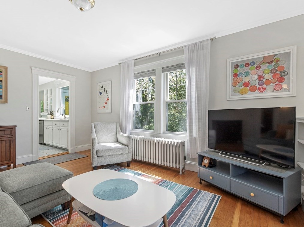 74 Cir Dr, Waltham MA 02452-5747 exterior