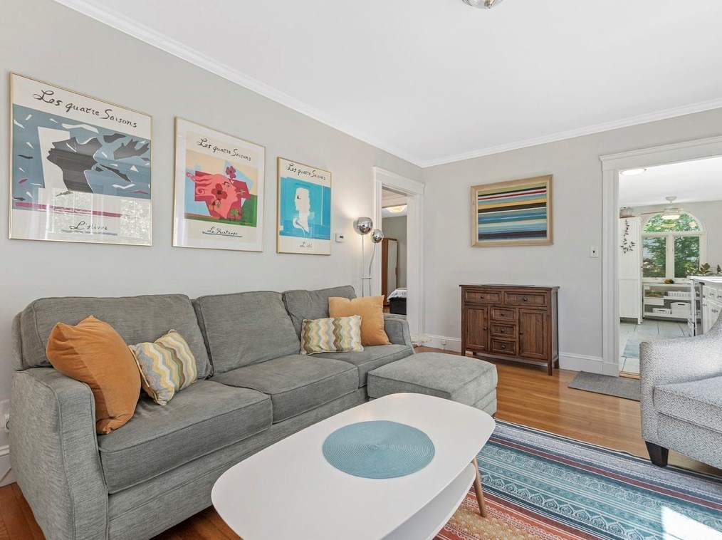 74 Cir Dr, Waltham MA 02452-5747 exterior