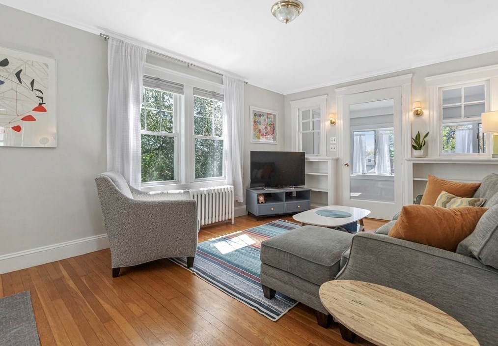 74 Cir Dr, Waltham MA 02452-5747 exterior