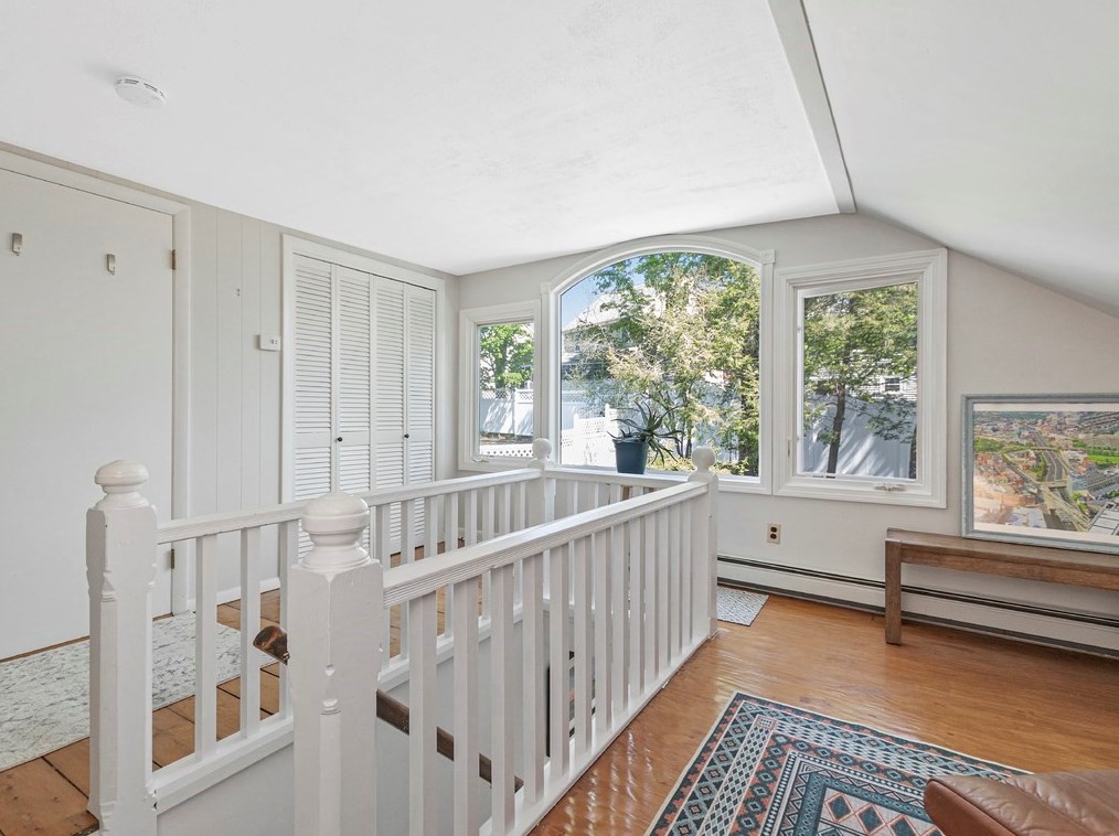 74 Cir Dr, Waltham MA 02452-5747 exterior