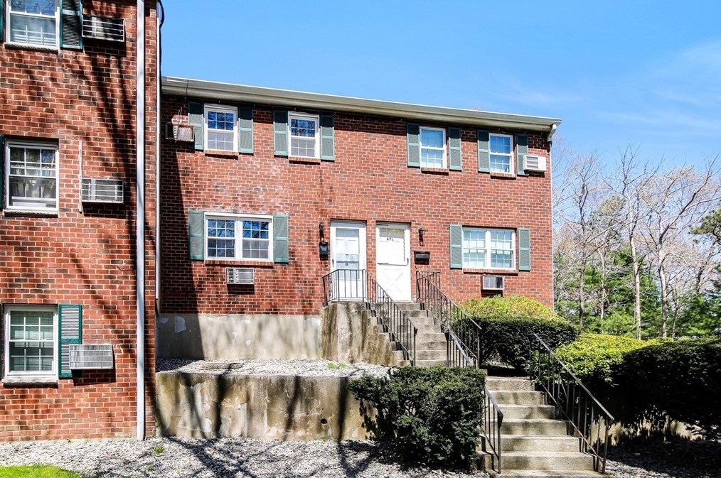 207 Samoset St, Plymouth MA  02360-4872 exterior