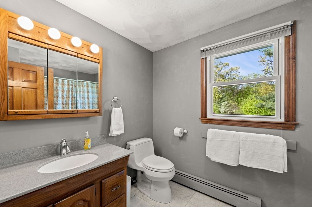 32 Henry J Dr, Tewksbury MA 01876-3719 exterior