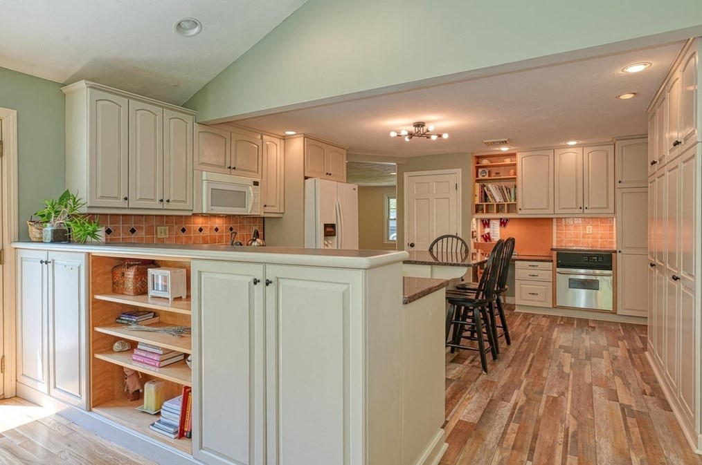 29 Walnut Rd, Holliston MA 01746-1584 exterior