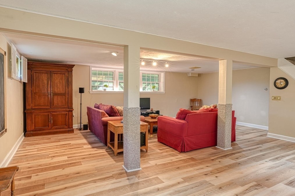 29 Walnut Rd, Holliston MA 01746-1584 exterior