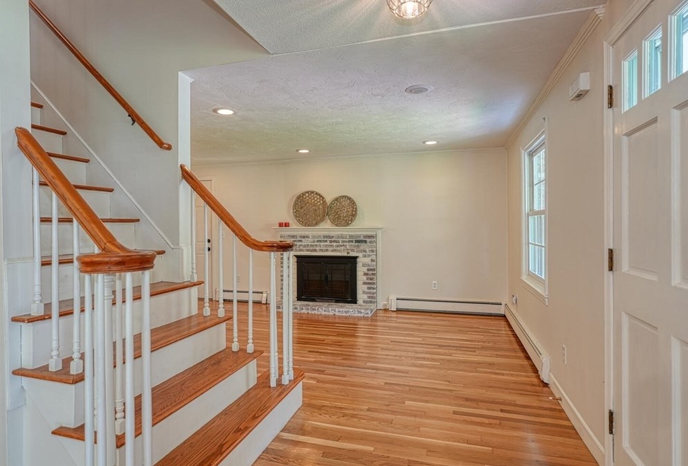 29 Walnut Rd, Holliston MA 01746-1584 exterior