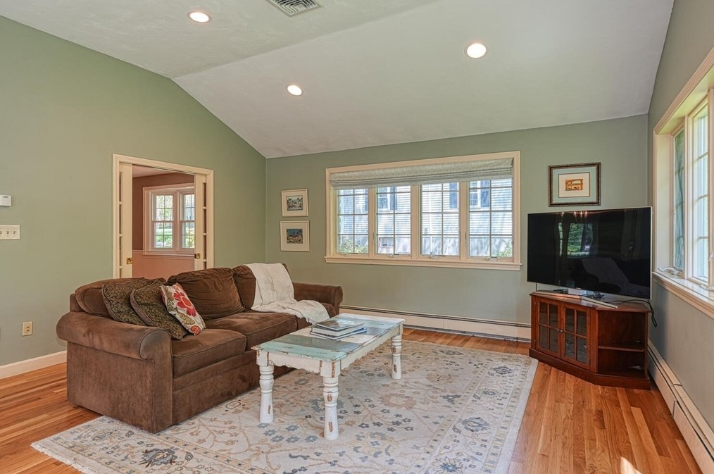 29 Walnut Rd, Holliston MA 01746-1584 exterior