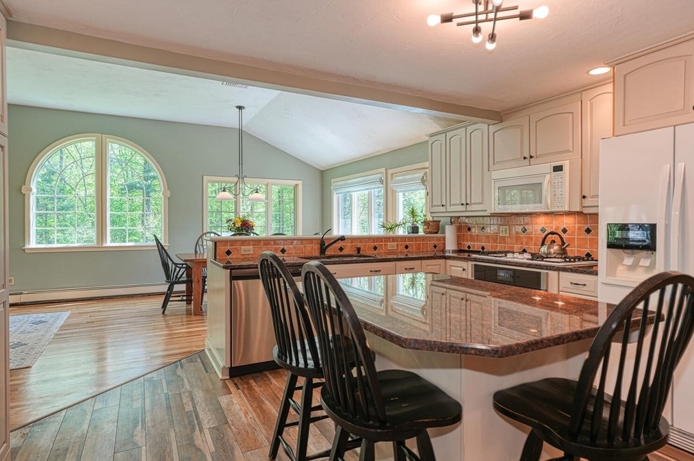 29 Walnut Rd, Holliston MA 01746-1584 exterior