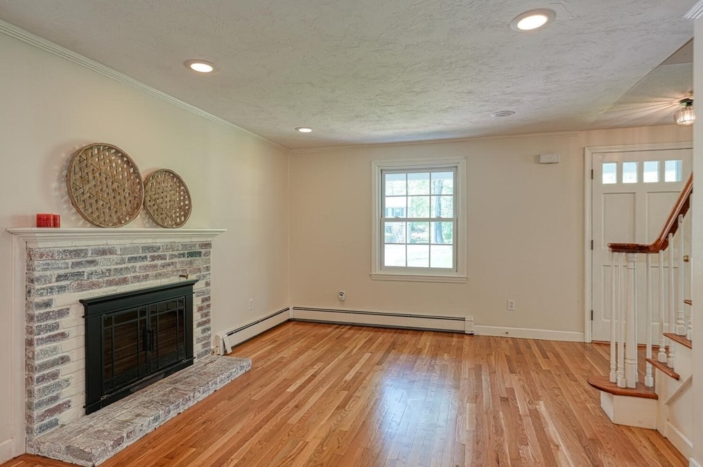 29 Walnut Rd, Holliston MA 01746-1584 exterior