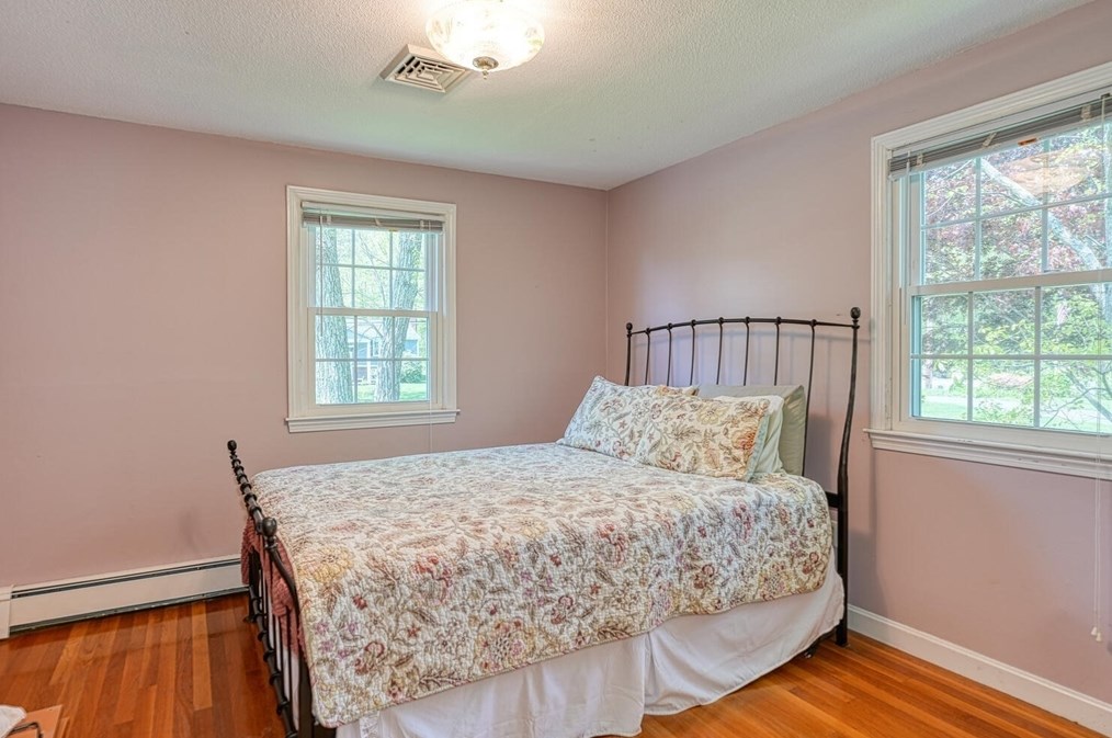 29 Walnut Rd, Holliston MA 01746-1584 exterior