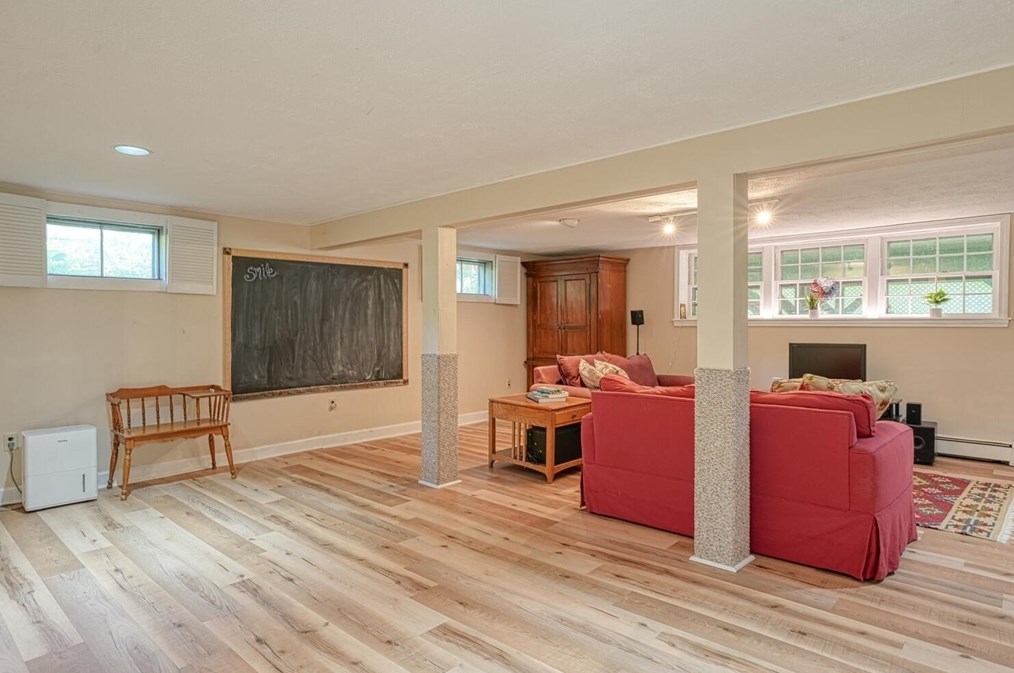 29 Walnut Rd, Holliston MA 01746-1584 exterior