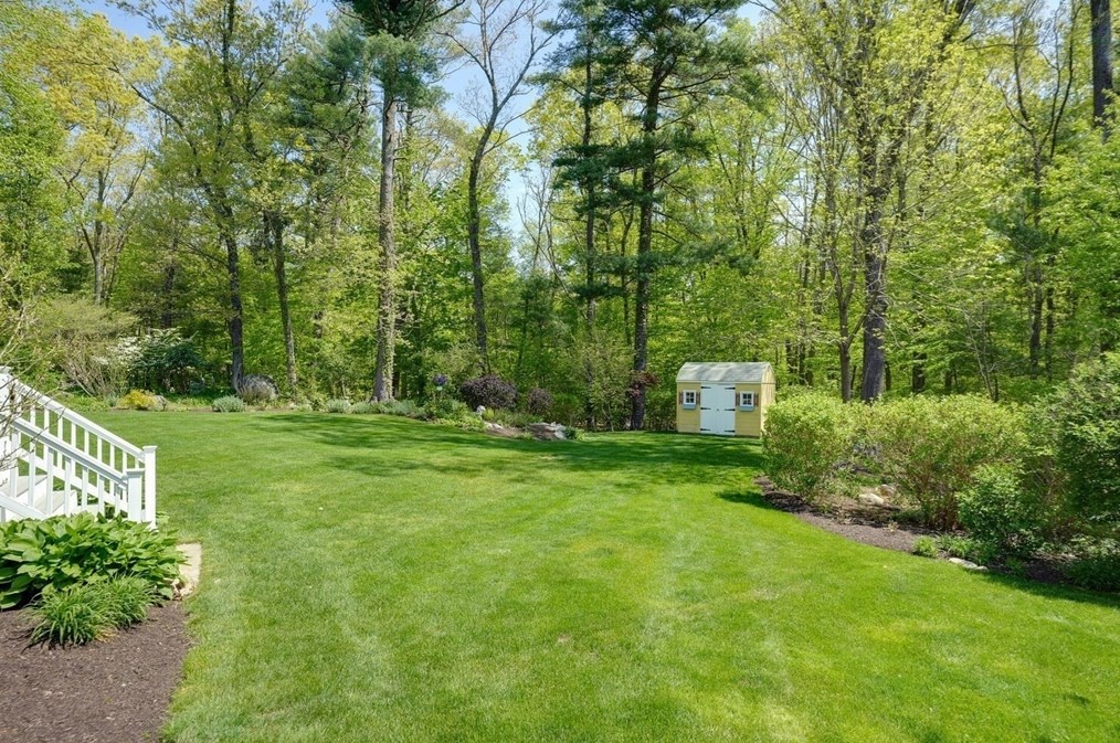 29 Walnut Rd, Holliston MA 01746-1584 exterior