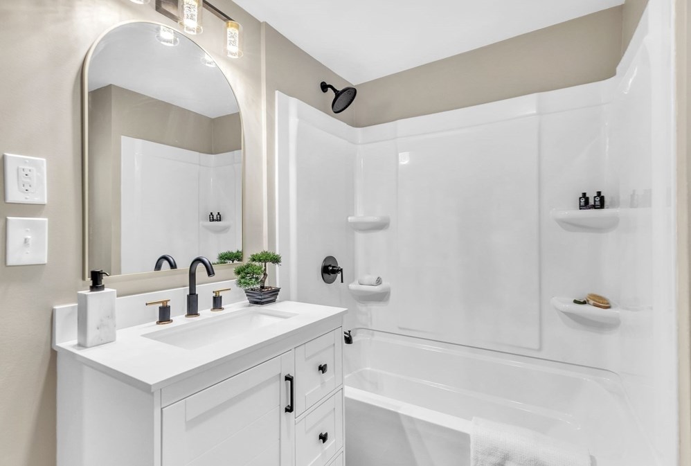 60 Lower Westfield Rd, Holyoke MA 01040-2712 exterior