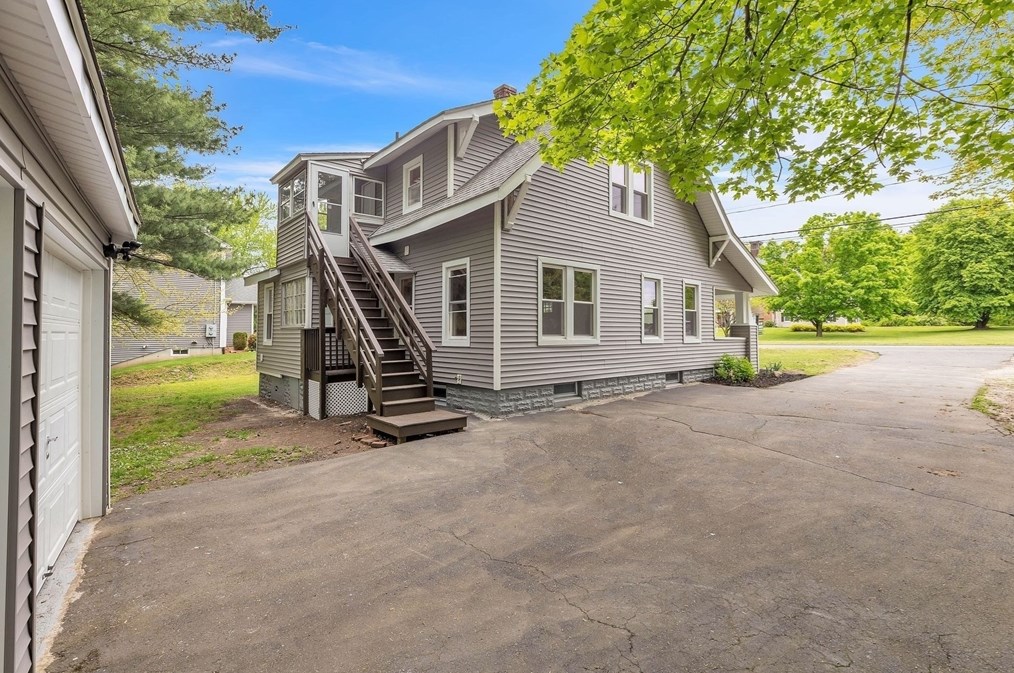 60 Lower Westfield Rd, Holyoke MA 01040-2712 exterior