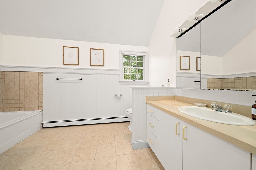 393 Tremont St, Duxbury MA  02332-4904 exterior