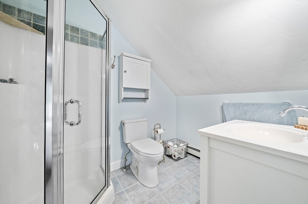 393 Tremont St, Duxbury MA  02332-4904 exterior