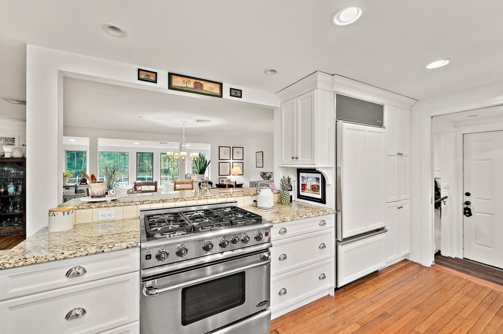 393 Tremont St, Duxbury MA  02332-4904 exterior