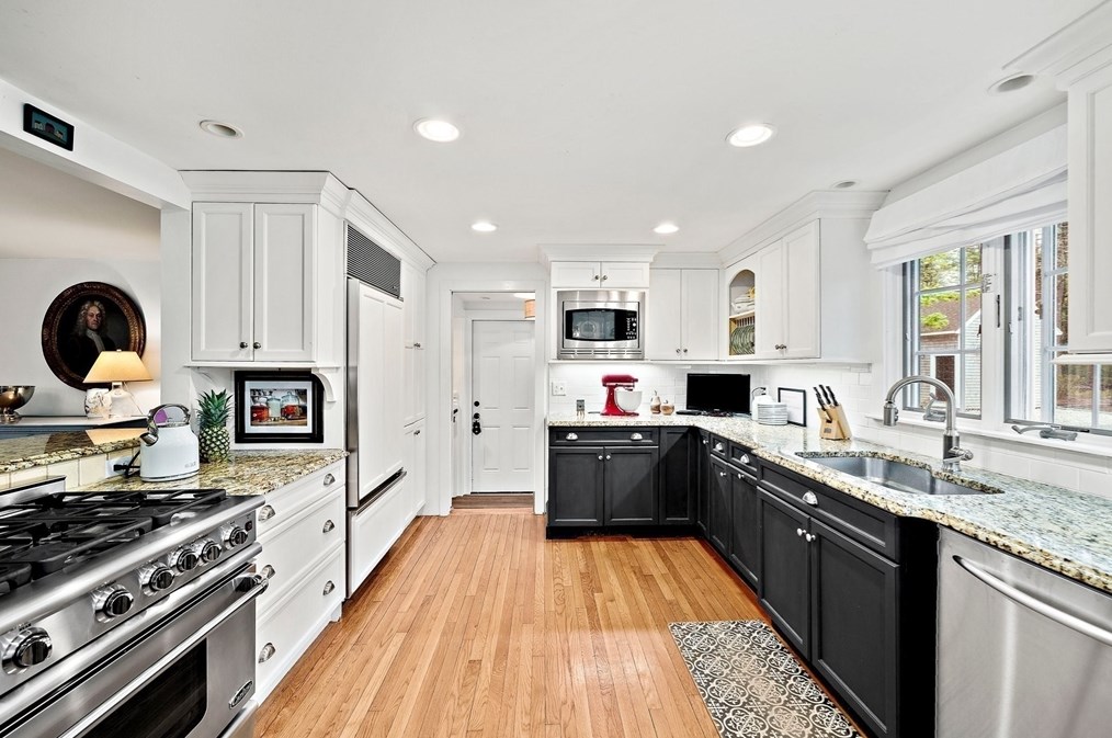 393 Tremont St, Duxbury MA  02332-4904 exterior