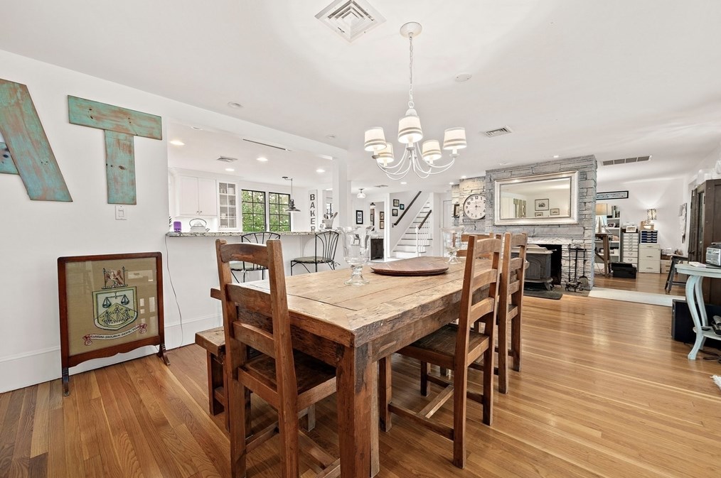 393 Tremont St, Duxbury MA  02332-4904 exterior