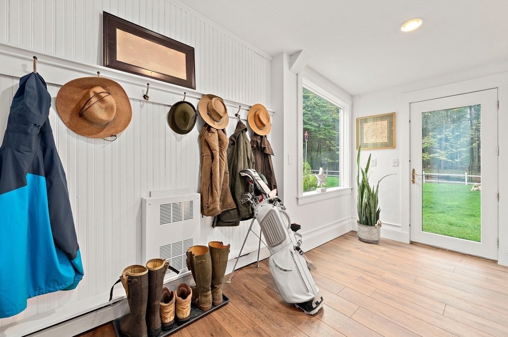 393 Tremont St, Duxbury MA  02332-4904 exterior