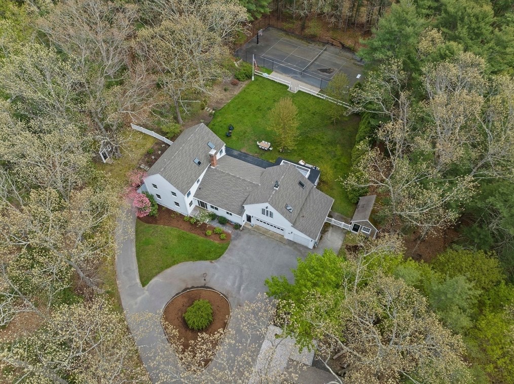 393 Tremont St, Duxbury MA  02332-4904 exterior