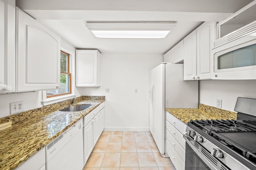 393 Tremont St, Duxbury MA  02332-4904 exterior