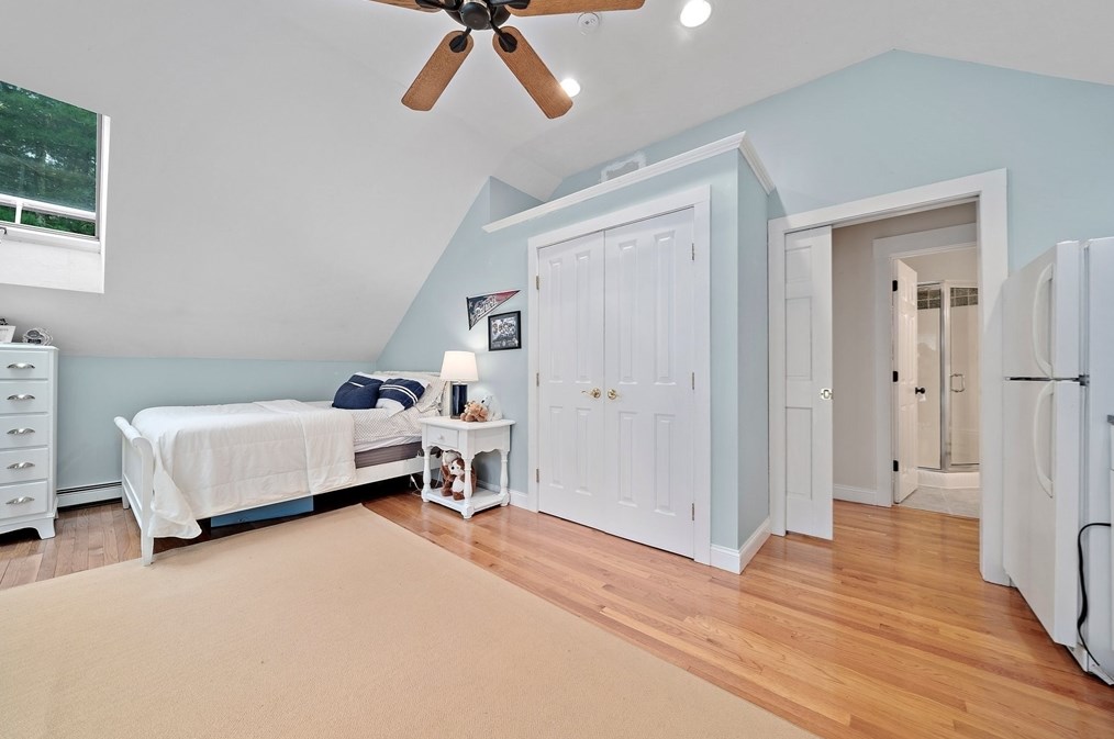 393 Tremont St, Duxbury MA  02332-4904 exterior