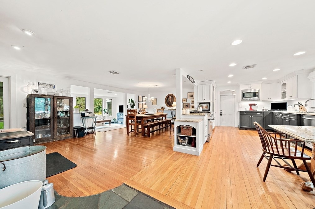 393 Tremont St, Duxbury MA  02332-4904 exterior