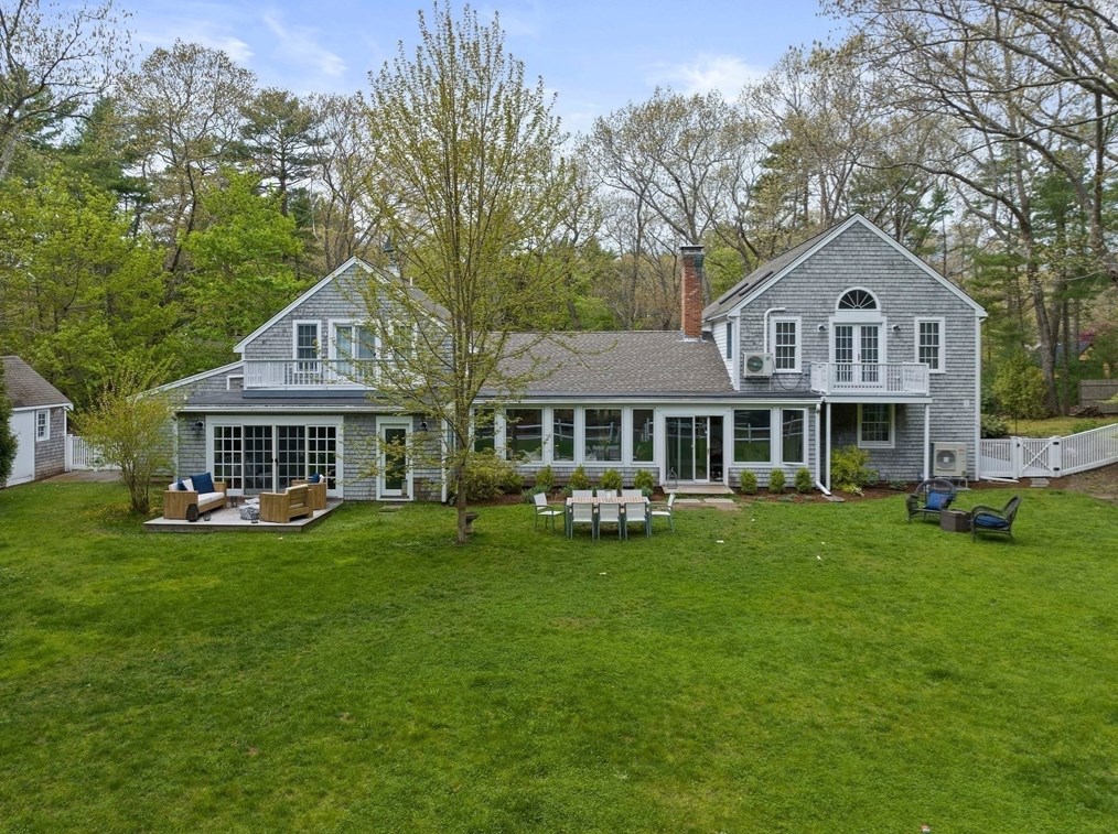 393 Tremont St, Duxbury MA  02332-4904 exterior