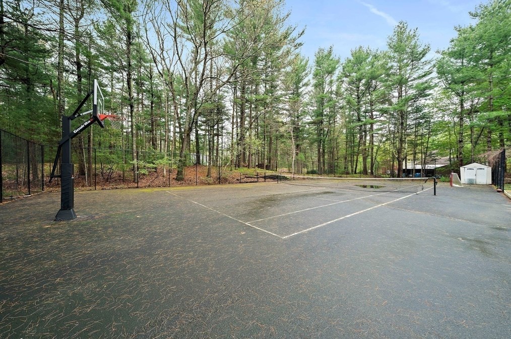 393 Tremont St, Duxbury MA  02332-4904 exterior