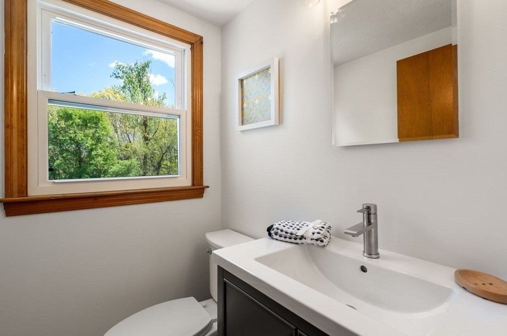 33 John Paul Cir, Braintree MA 02184-1009 exterior