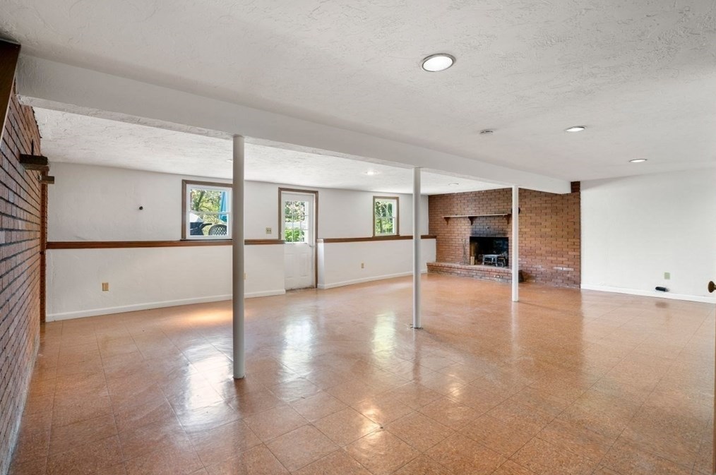 33 John Paul Cir, Braintree MA 02184-1009 exterior