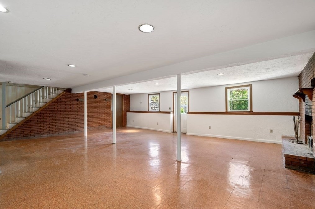 33 John Paul Cir, Braintree MA 02184-1009 exterior