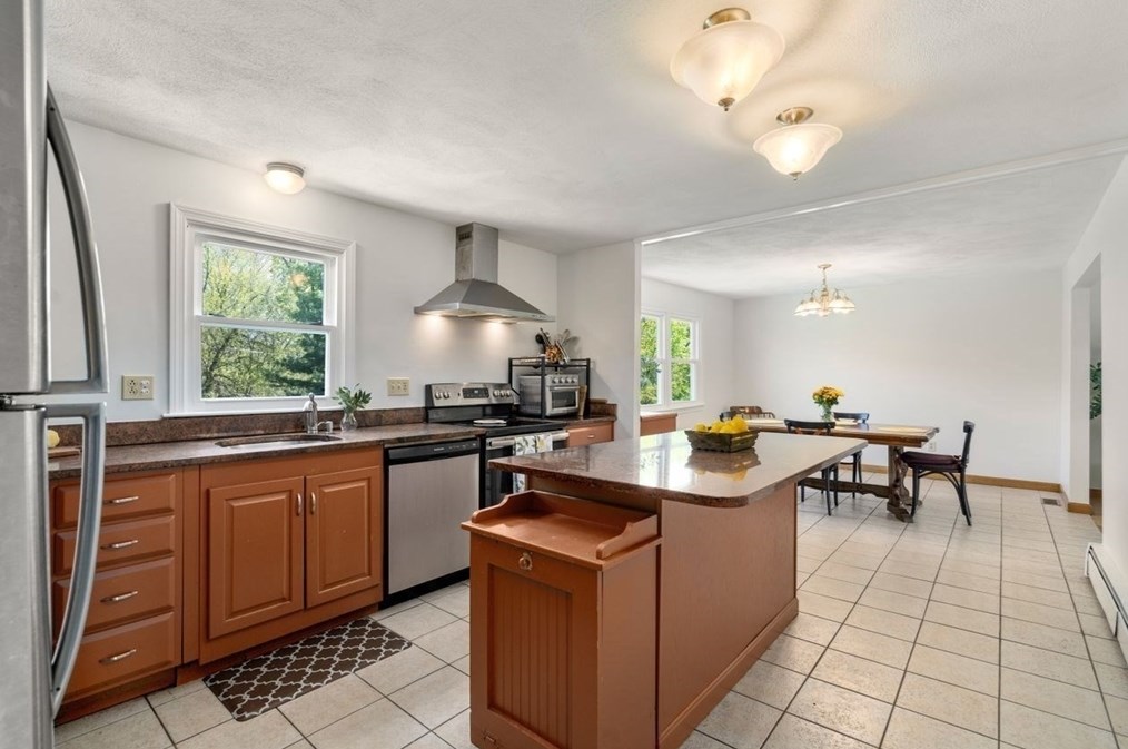 33 John Paul Cir, Braintree MA 02184-1009 exterior