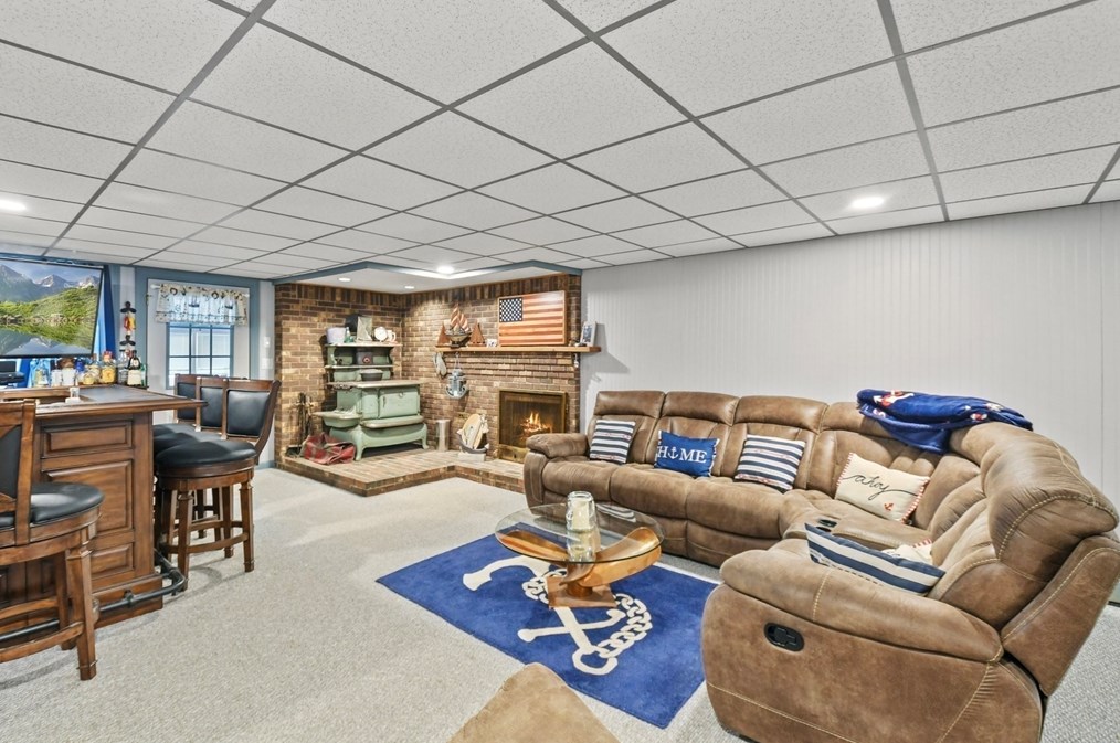 8 Fairfield St, Webster MA 01570-3329 exterior