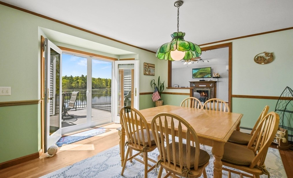 8 Fairfield St, Webster MA 01570-3329 exterior