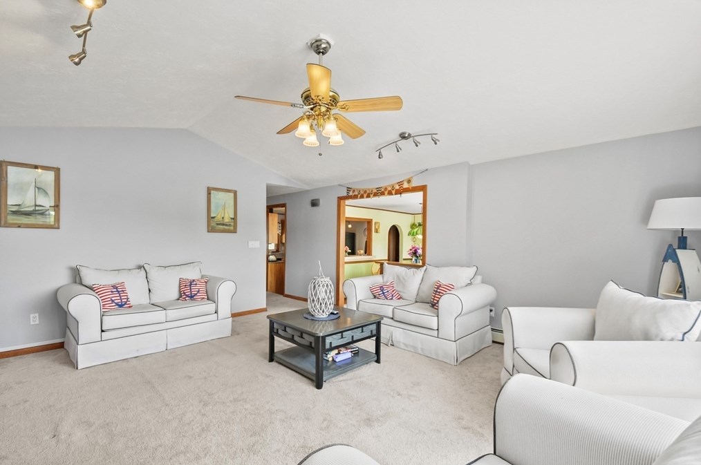 8 Fairfield St, Webster MA 01570-3329 exterior