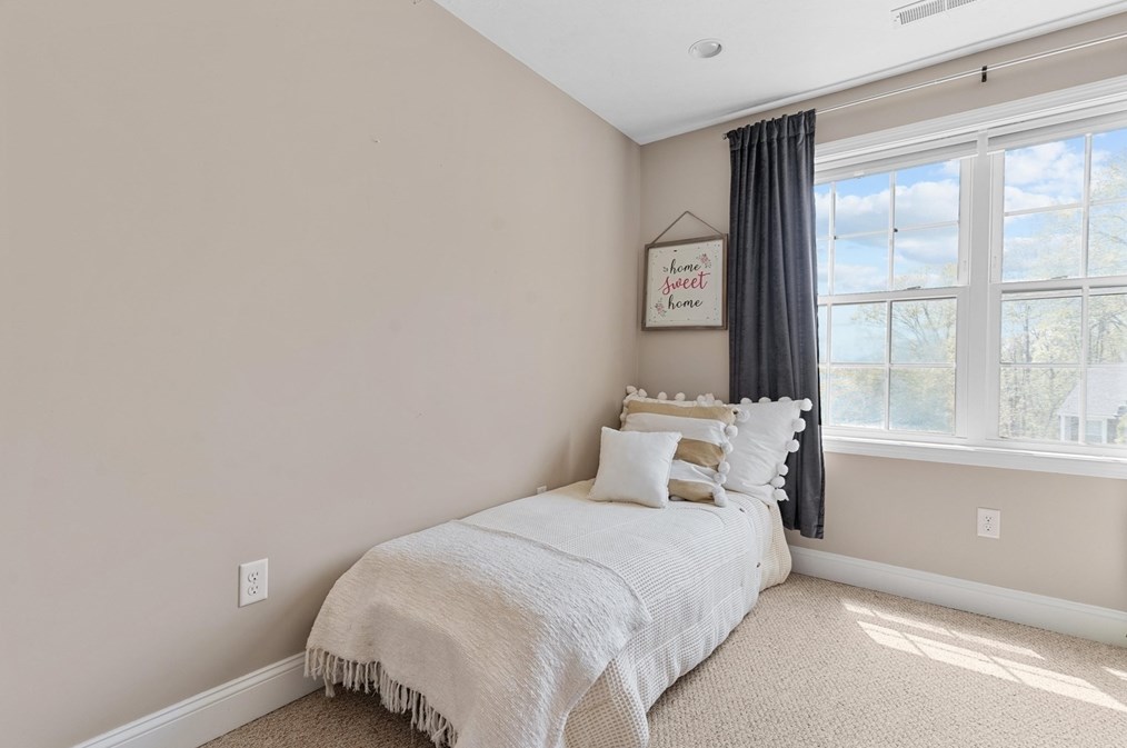 39 Magnavista Dr, Haverhill MA 01830-2294 exterior