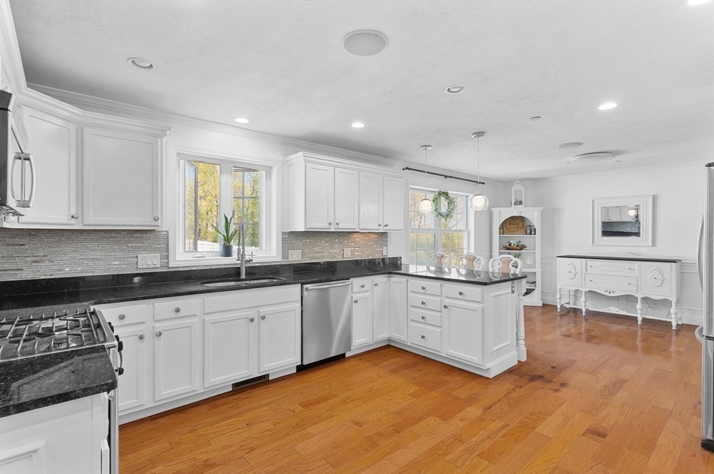 39 Magnavista Dr, Haverhill MA 01830-2294 exterior