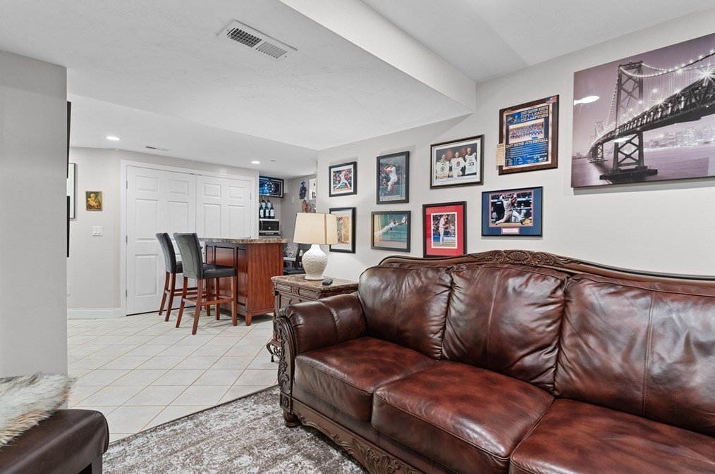 39 Magnavista Dr, Haverhill MA 01830-2294 exterior