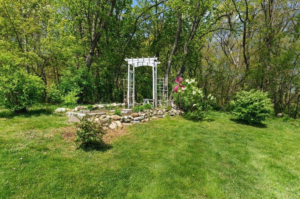 39 Magnavista Dr, Haverhill MA 01830-2294 exterior