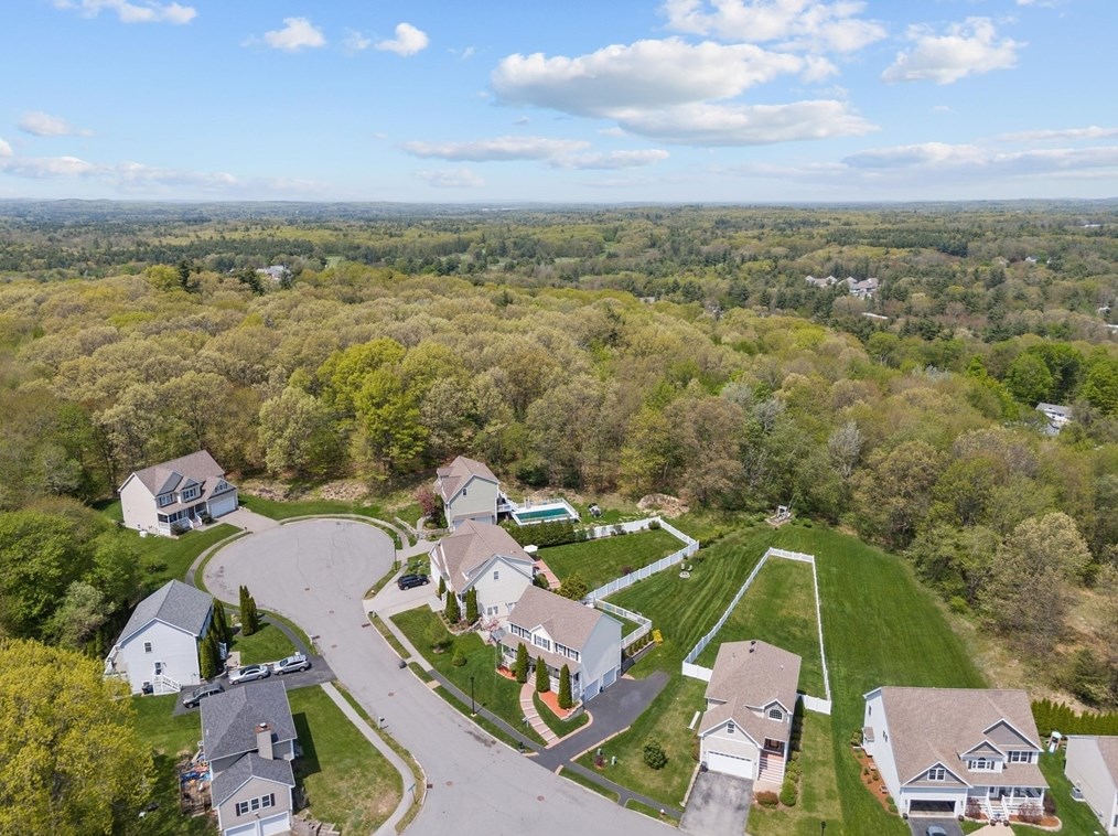 39 Magnavista Dr, Haverhill MA 01830-2294 exterior