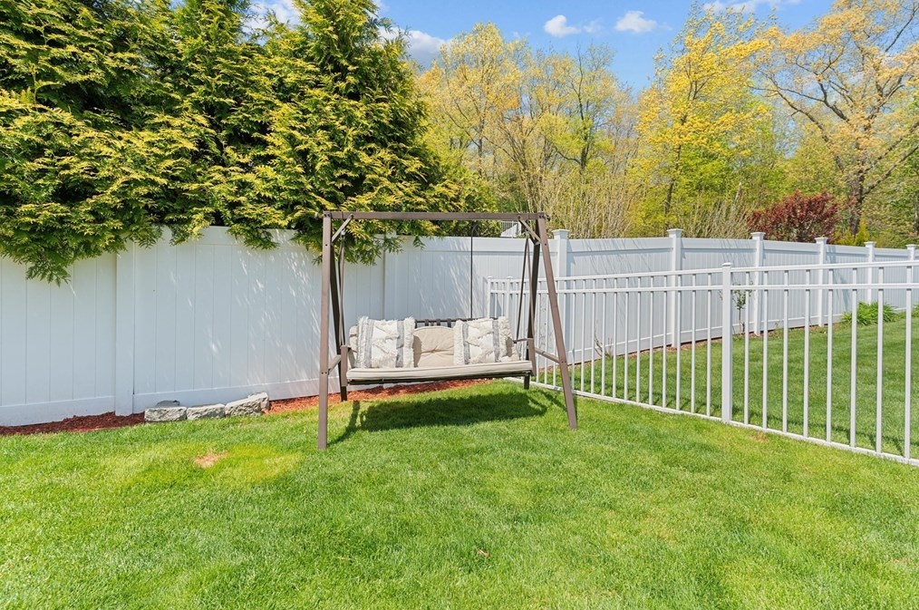 39 Magnavista Dr, Haverhill MA 01830-2294 exterior