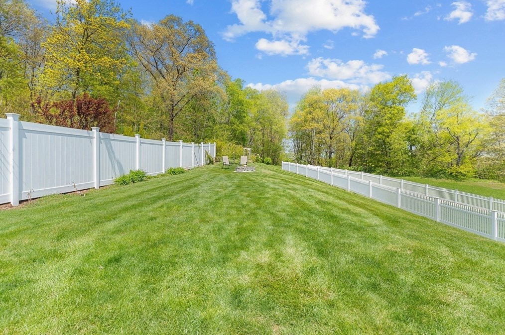 39 Magnavista Dr, Haverhill MA 01830-2294 exterior