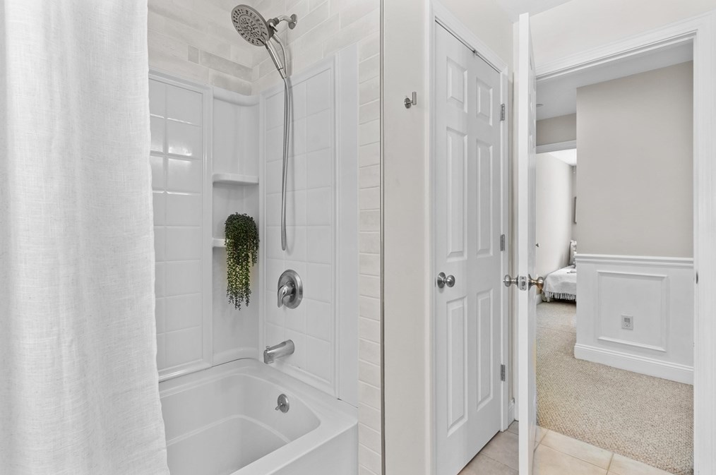 39 Magnavista Dr, Haverhill MA 01830-2294 exterior