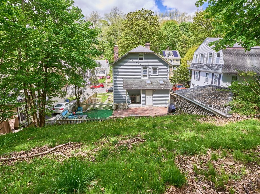 88 Beaconsfield Rd, Worcester MA 01602-1305 exterior