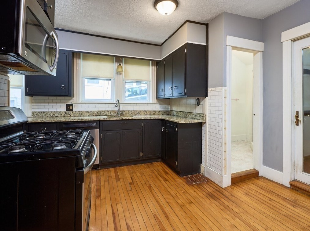 88 Beaconsfield Rd, Worcester MA 01602-1305 exterior