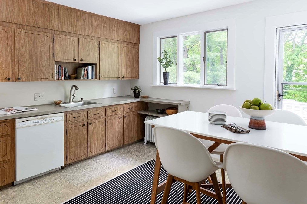 246 Lk Ave, Newton MA 02461-1210 exterior