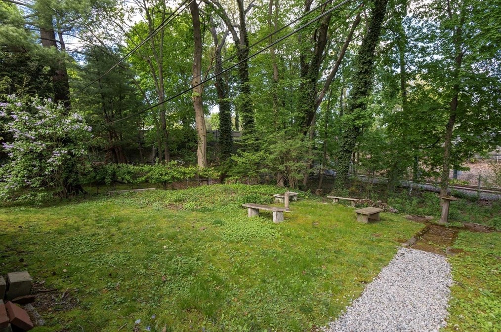 246 Lk Ave, Newton MA 02461-1210 exterior