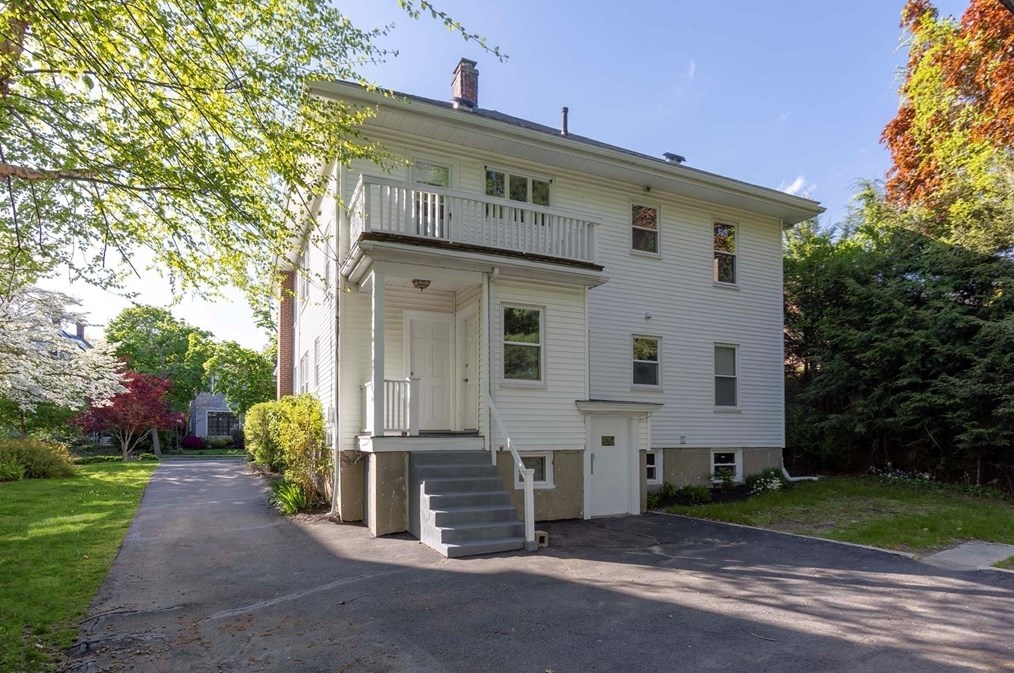 246 Lk Ave, Newton MA 02461-1210 exterior